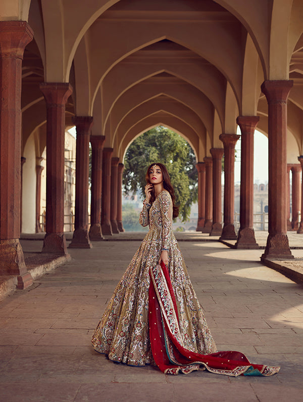 Pakistani Bridal Golden Dress with Red Dupatta Pakistani Bridal Golden Dress with Red Dupatta